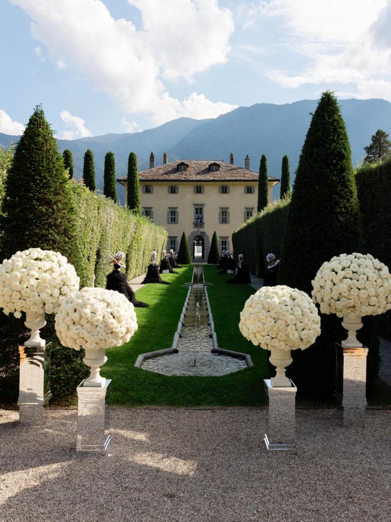 Elegant wedding venue in Lake Como, Italy, featuring a formal garden and classic villa surrounded by mountains